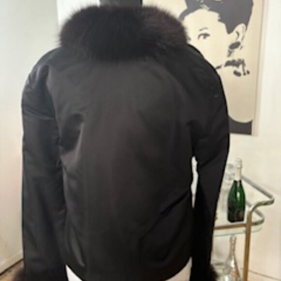 Short silk fur trimmed jacket. - Picture 2 of 5